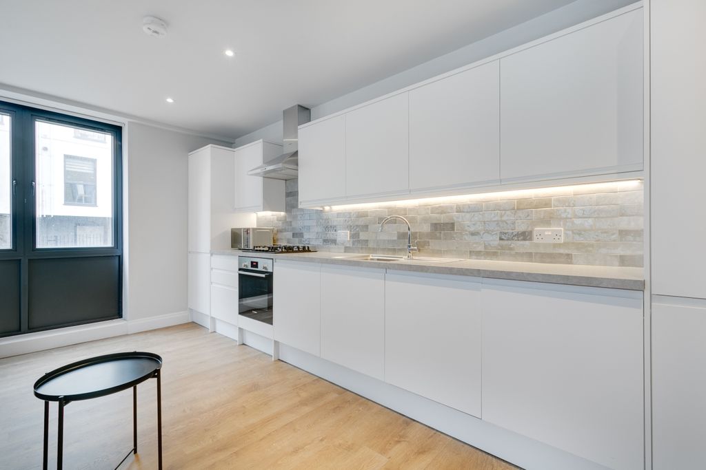 Property photo 2 of 14 Rotherhithe