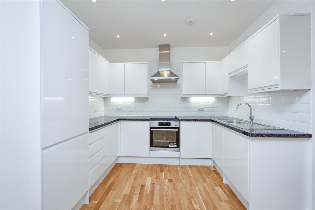 Property photo 2 of 7 Spacephoto-4.Jpg