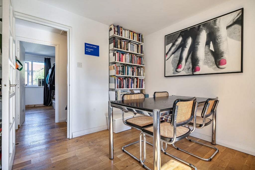 Property photo 2 of 11 5256723