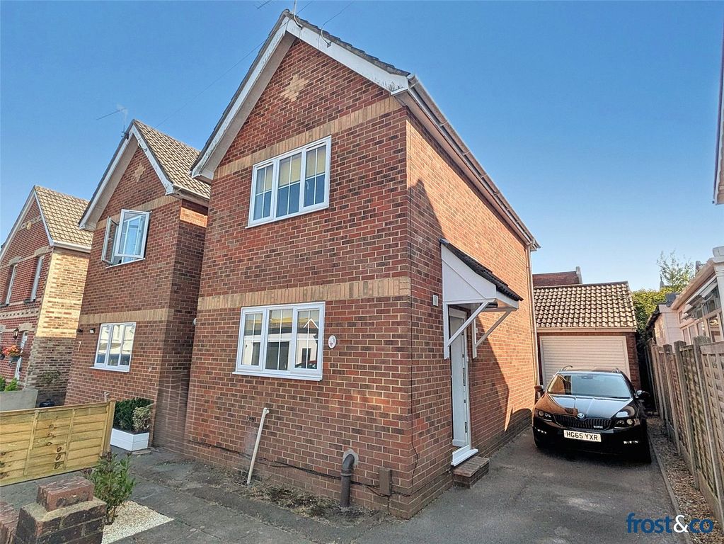 Property photo 1 of 10 Gladstone Road
