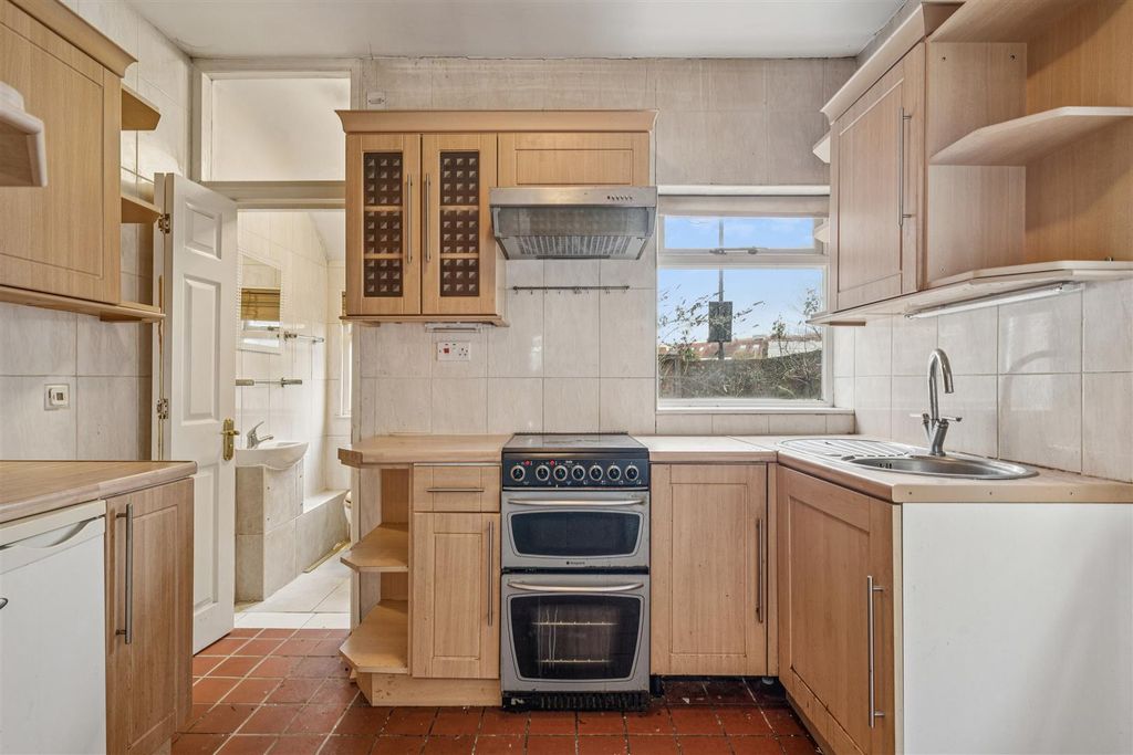 Property photo 2 of 14 For Sale - Whellock Road, W4