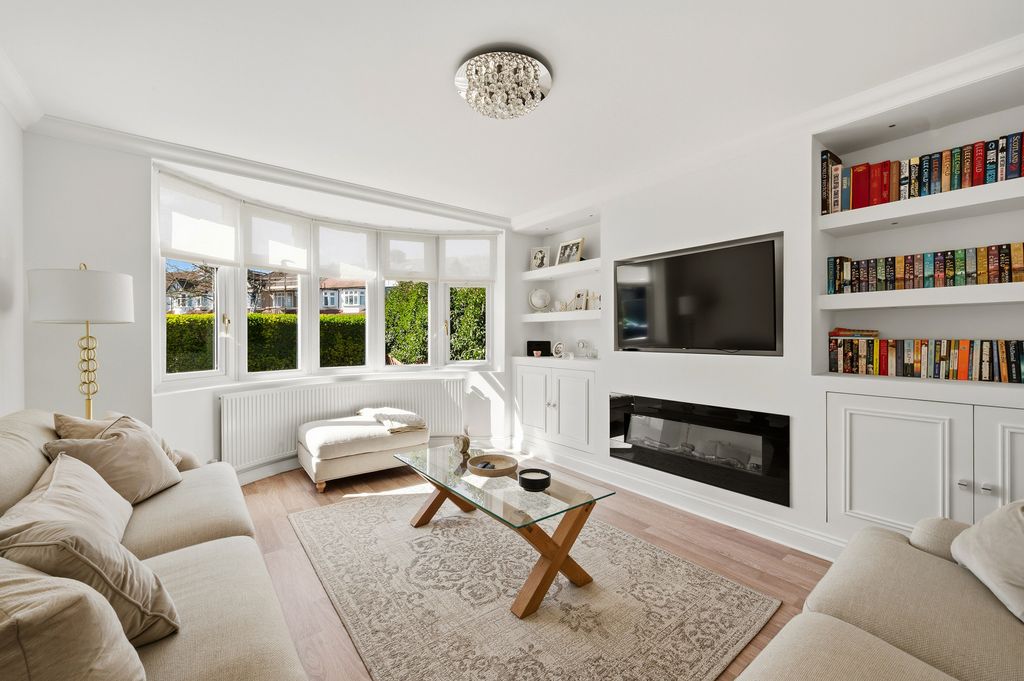 Property photo 2 of 27 Picture No. 21