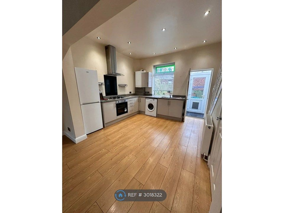 Property photo 1 of 10 Kitchen