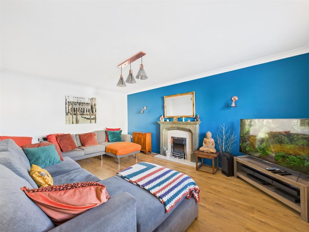 Property photo 2 of 37 Cam02295G0-Pr0346-Still003.Jpg