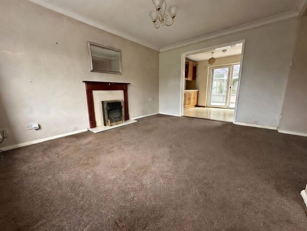 Property photo 2 of 11 Lounge