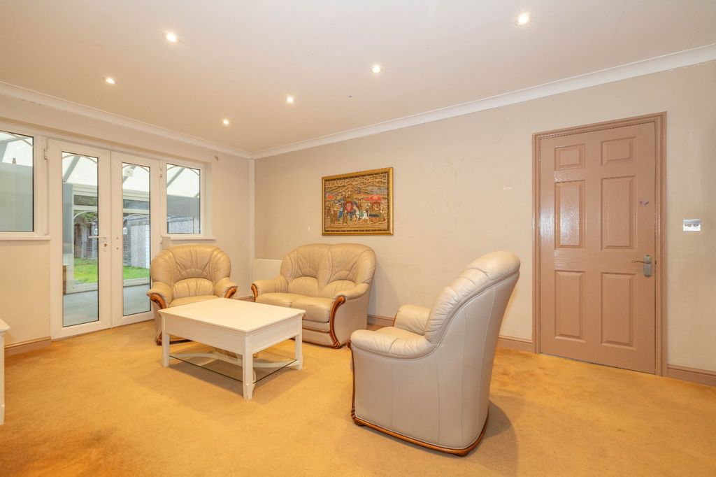 Property photo 3 of 17 Picture 3