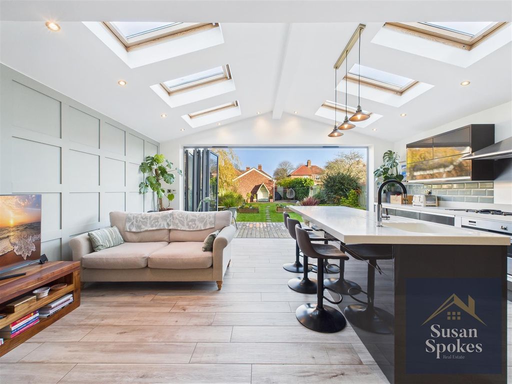 Property photo 1 of 33 Cam01858G0-Pr0206-Still010.Jpg