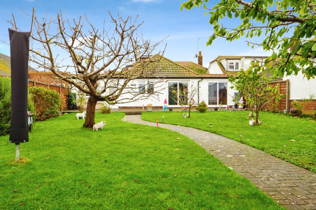 Property photo 2 of 20 31 Lonsdale Avenue, Margate Ct9 3By