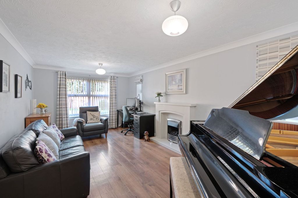 Property photo 3 of 18