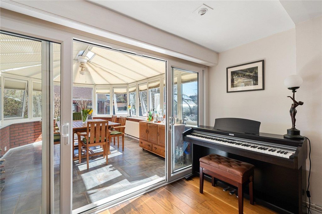 Property photo 2 of 21 Conservatory