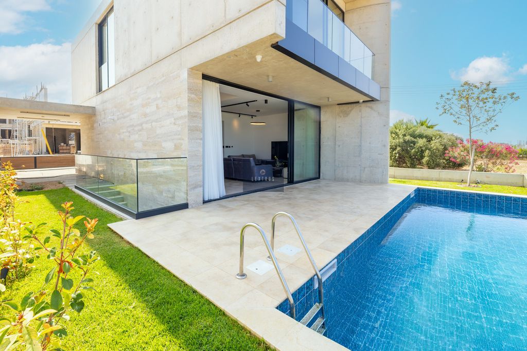 Property photo 2 of 5