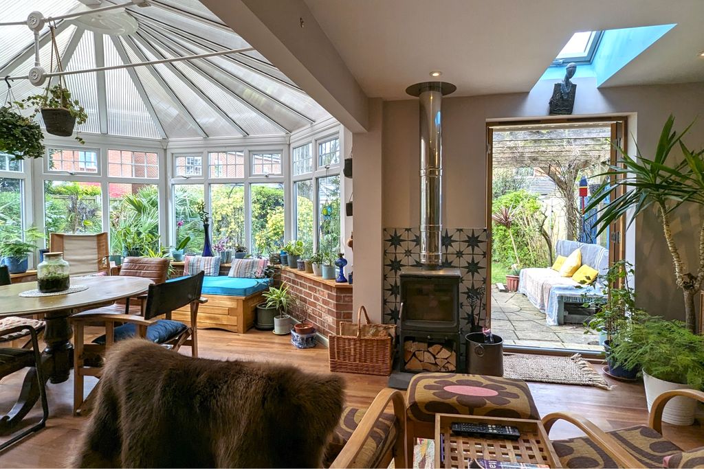 Property photo 2 of 28