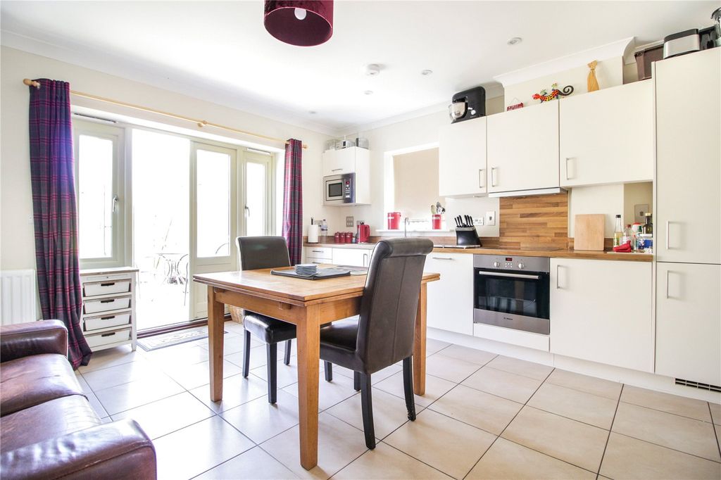 Property photo 2 of 15 Picture No. 24