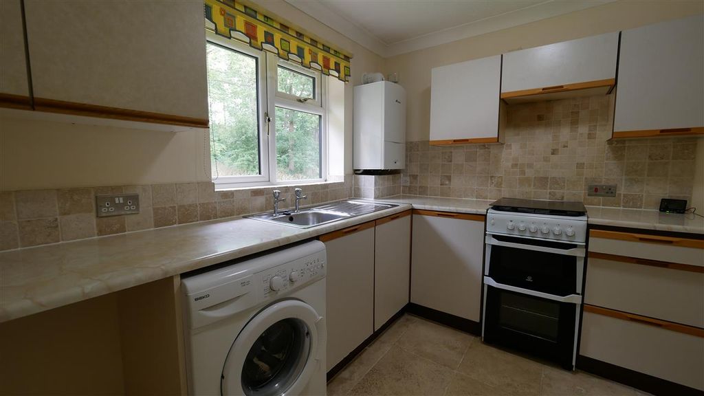Property photo 3 of 8 Kitchen
