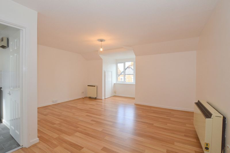 Property photo 2 of 7 Photo 4