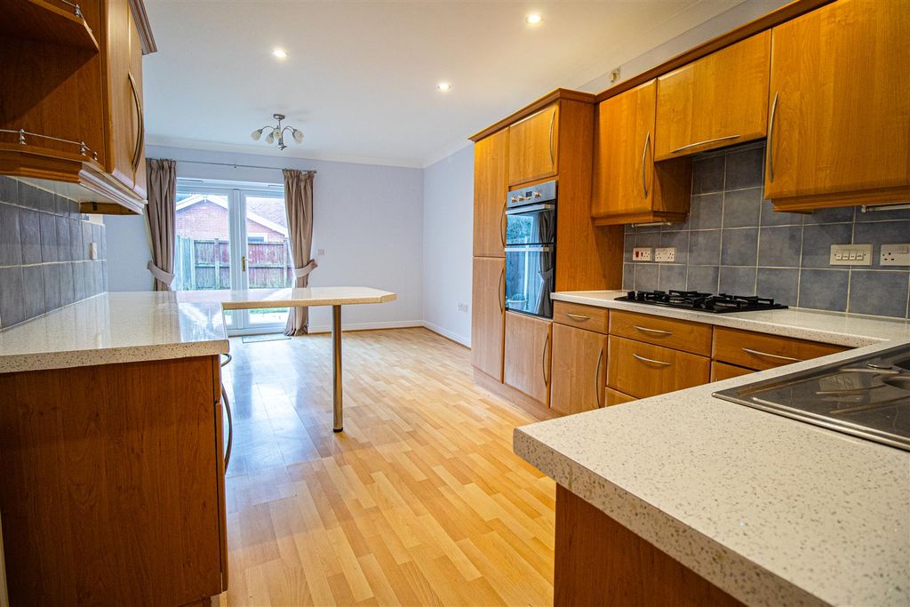 Property photo 2 of 14 Kitchen/Dining Room