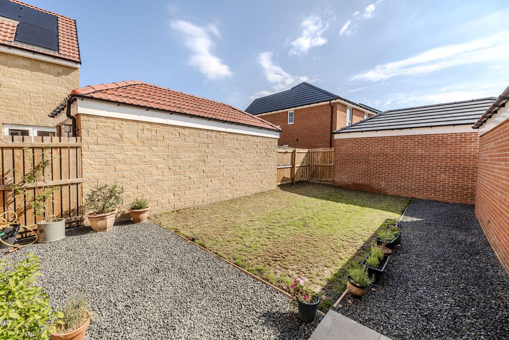 Property photo 2 of 32 Rear Garden