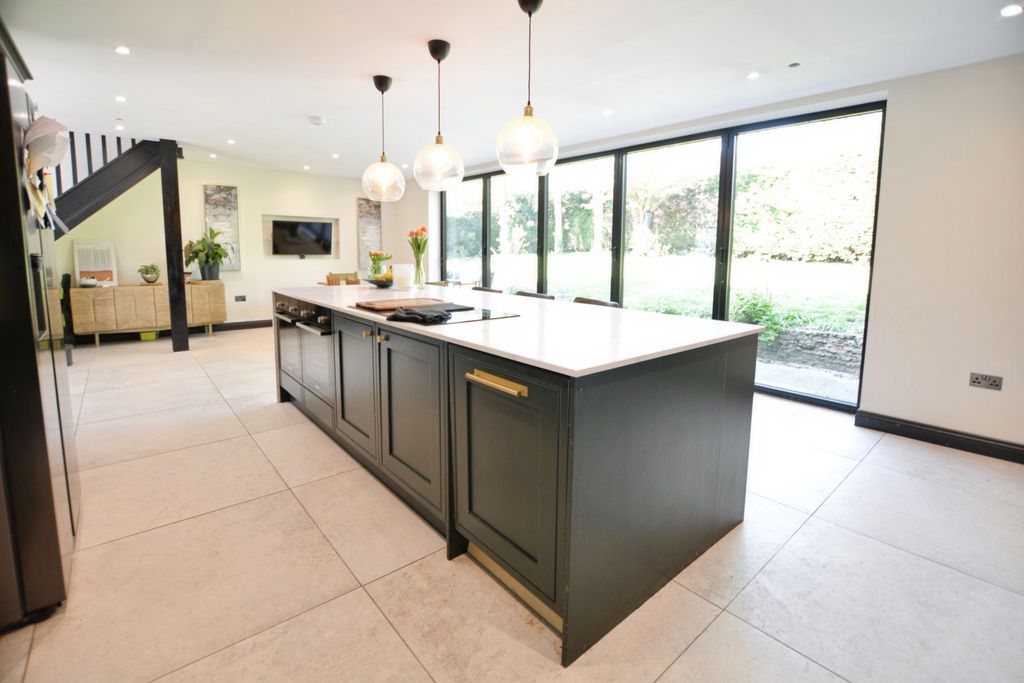 Property photo 2 of 17 Kitchen Diner