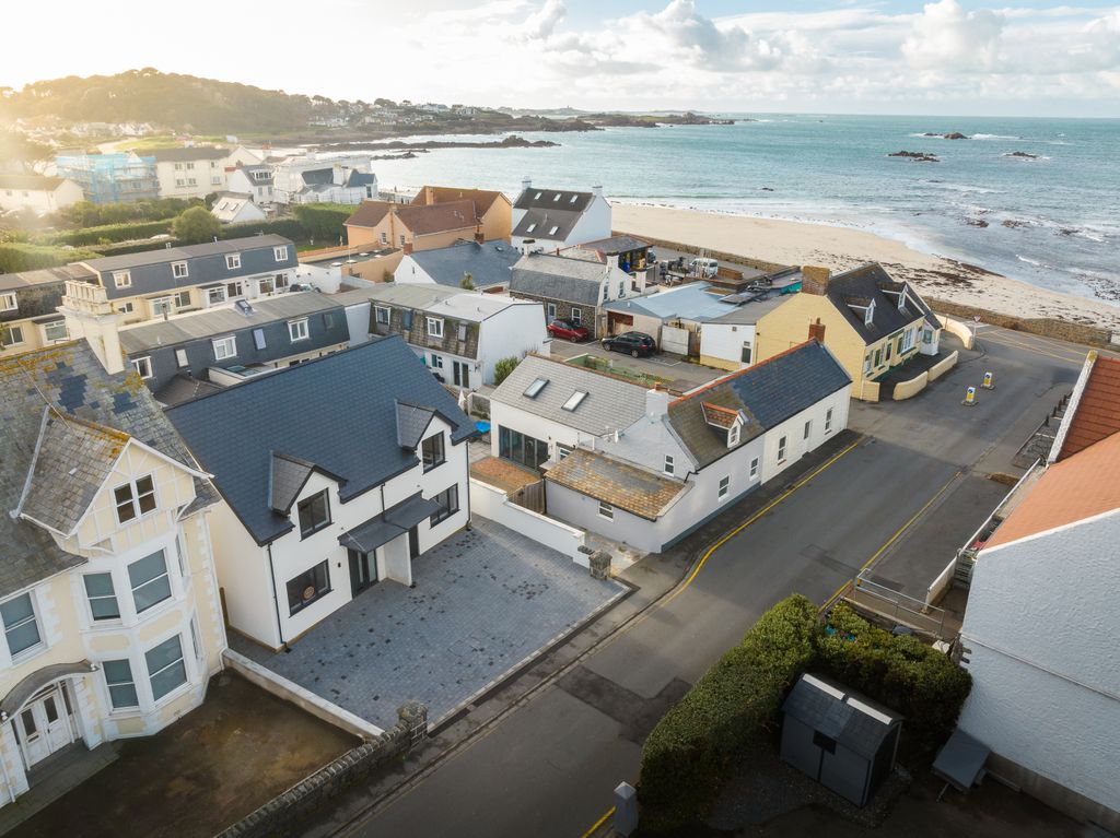 Property photo 2 of 20