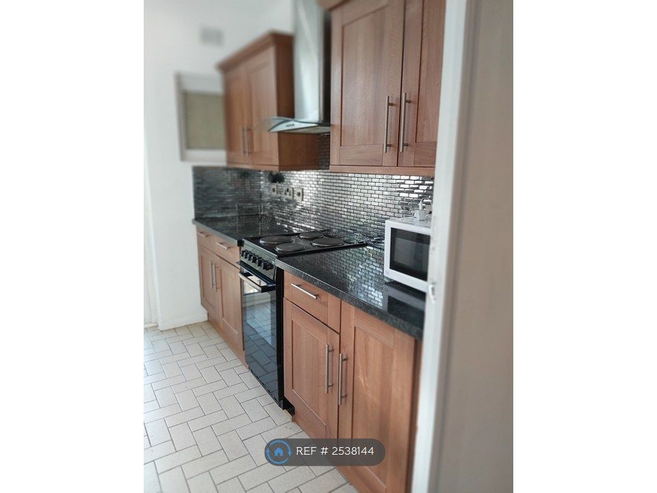 Property photo 3 of 6 Kitchen