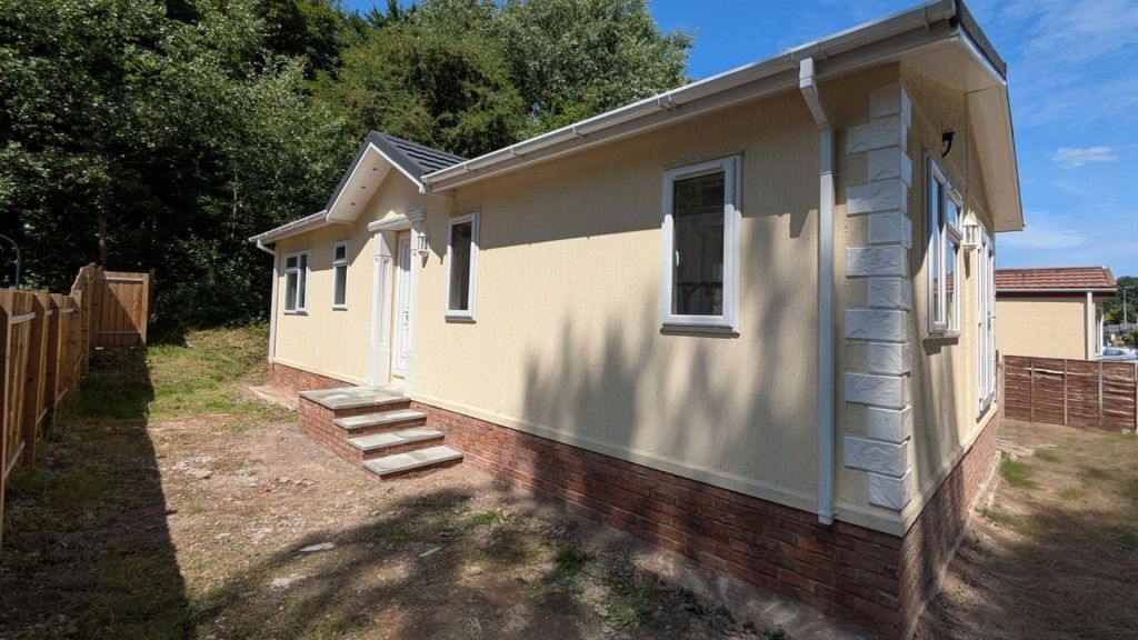 Property photo 2 of 16 32 Omar Regency In Penwortham Exterior 1