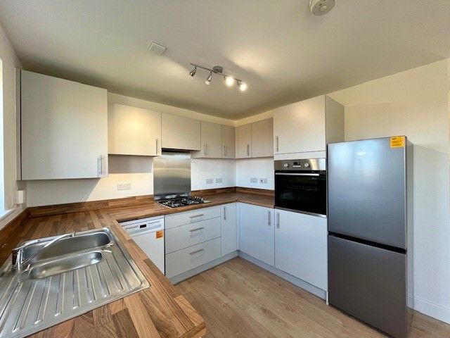 Property photo 3 of 12 Kitchen