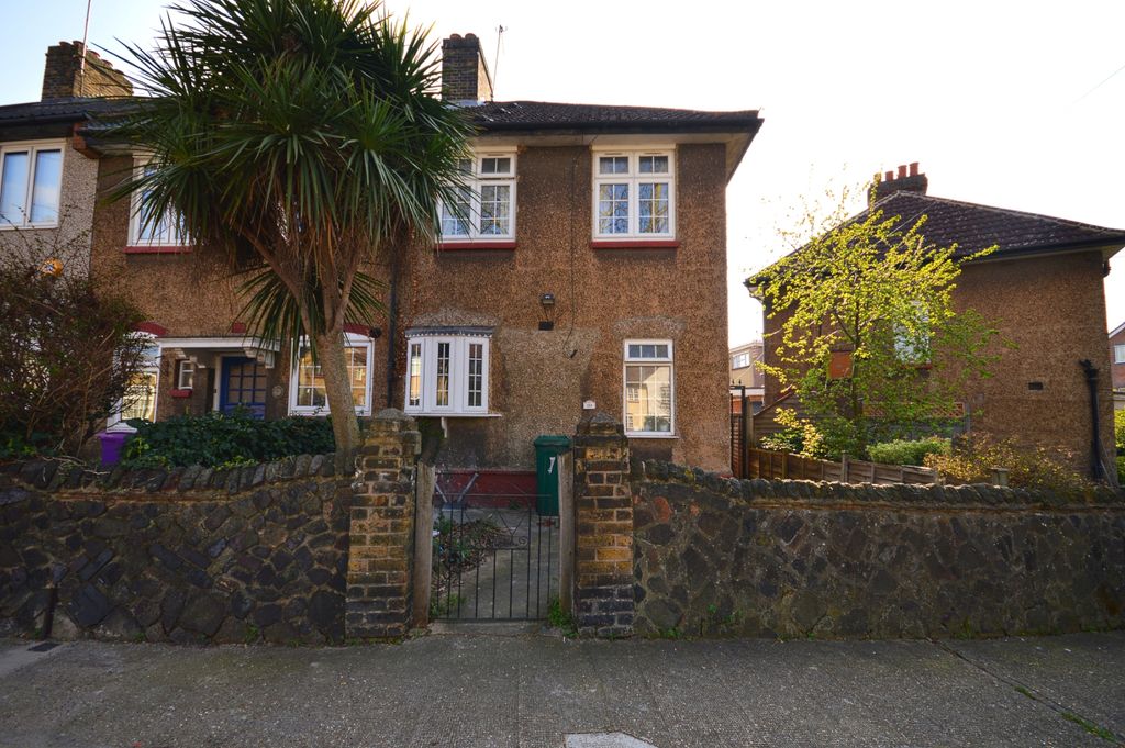 Property photo 1 of 8 3 Bedroom Dockers Cottage