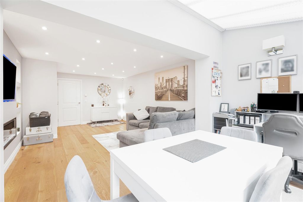 Property photo 2 of 19 22_68363.Jpg