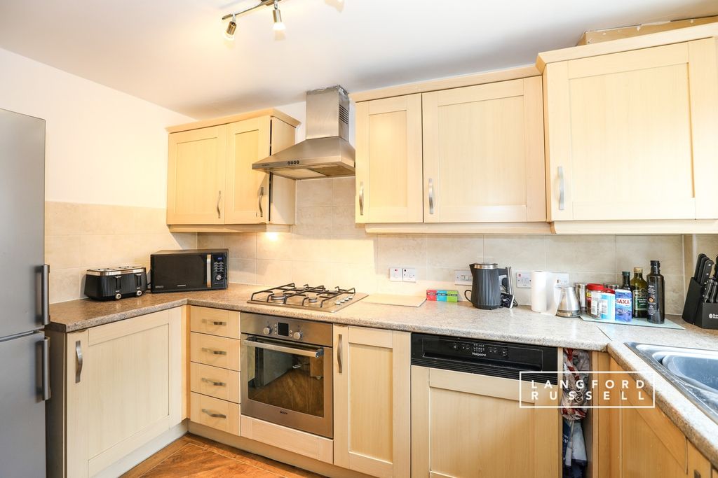 Property photo 2 of 10 Kitchen