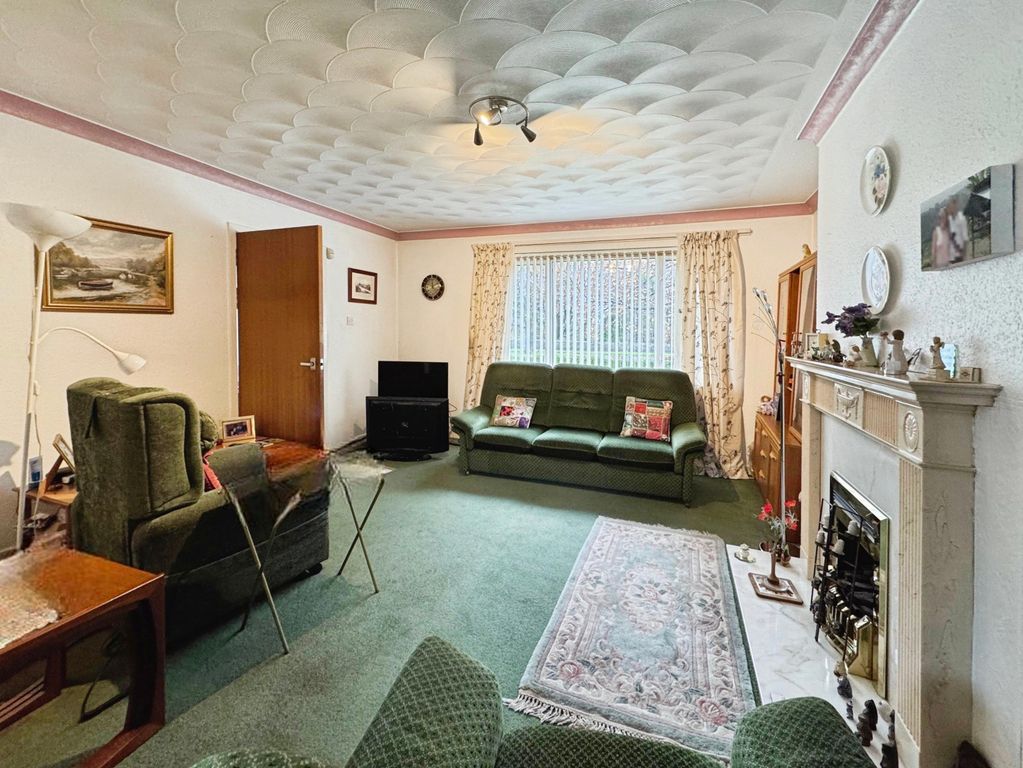 Property photo 3 of 16 Lounge