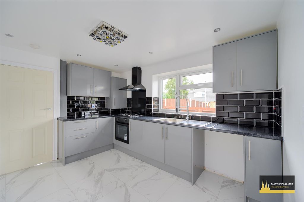 Property photo 1 of 17 Kitchen Dining Room