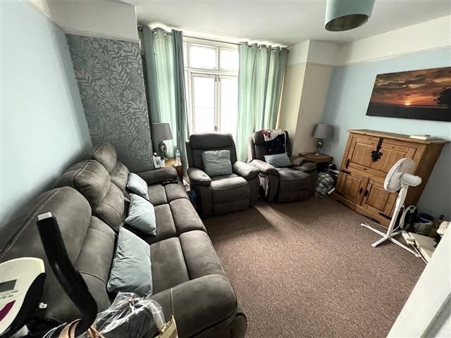 Property photo 3 of 12 Lounge
