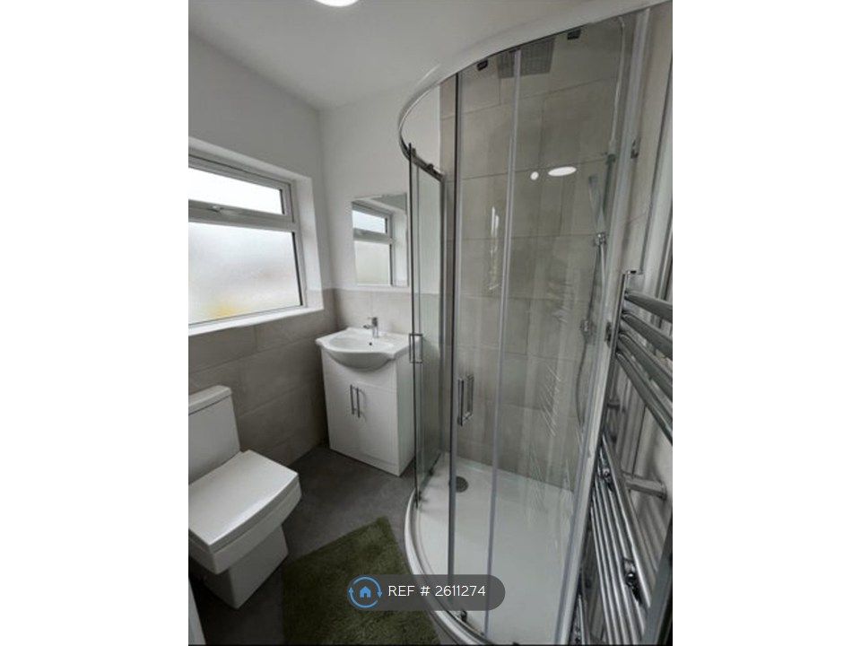 Property photo 2 of 9 Bedroom 2 Ensuite