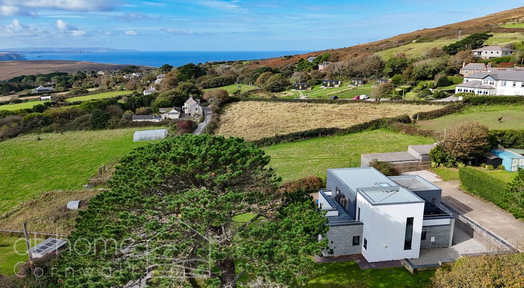 Property photo 2 of 43