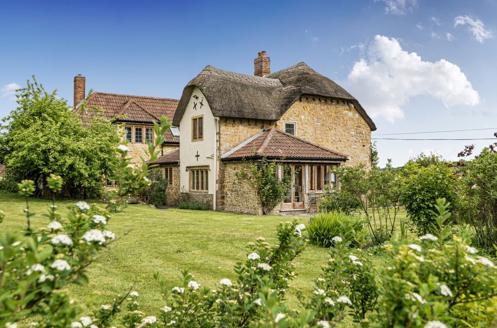 Property photo 2 of 28 1450198-18-6A025E...