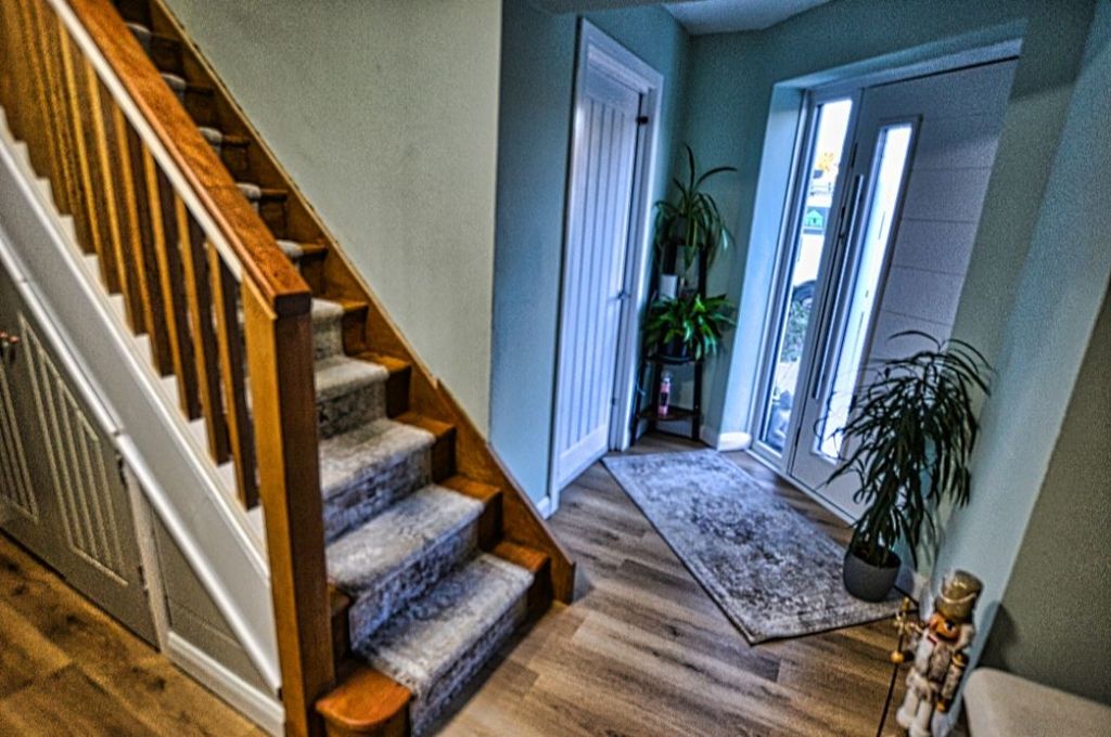 Property photo 2 of 28