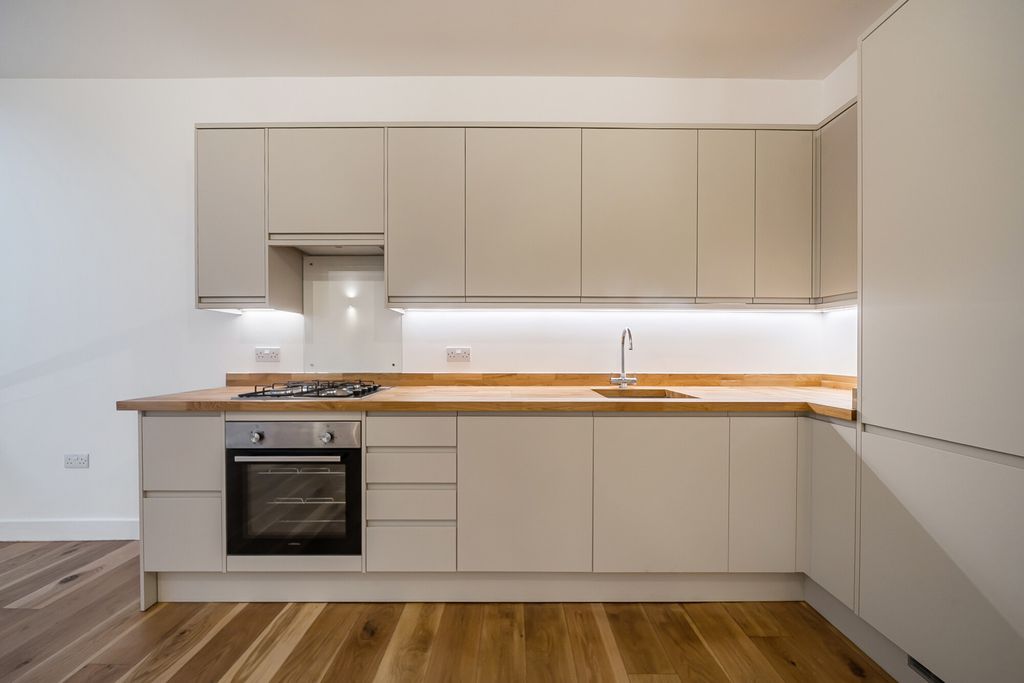 Property photo 2 of 15 1419581-10-699E83...