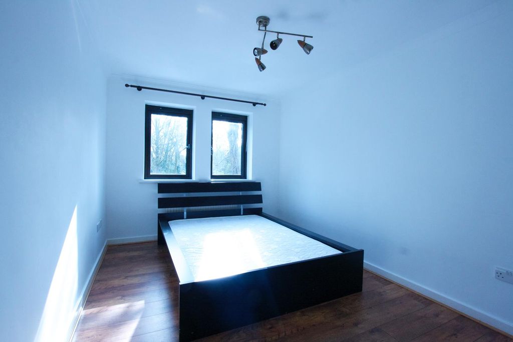 Property photo 3 of 4