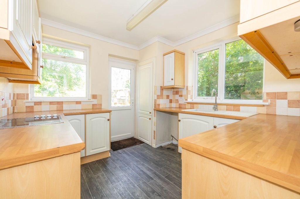 Property photo 3 of 12 Picture 3