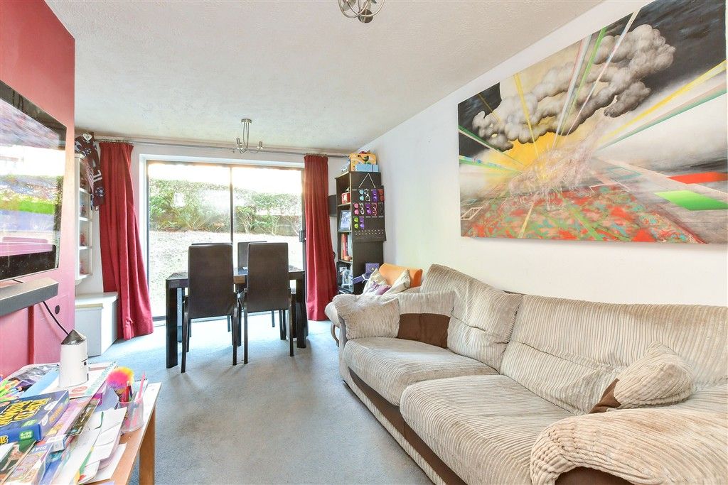 Property photo 3 of 14 Lounge