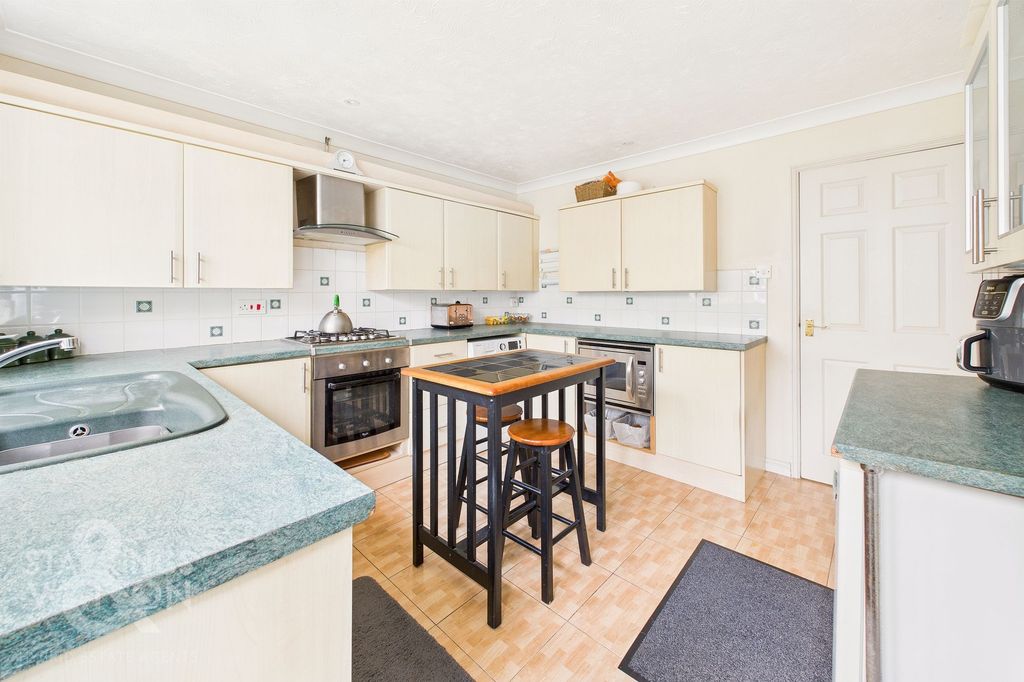 Property photo 2 of 18