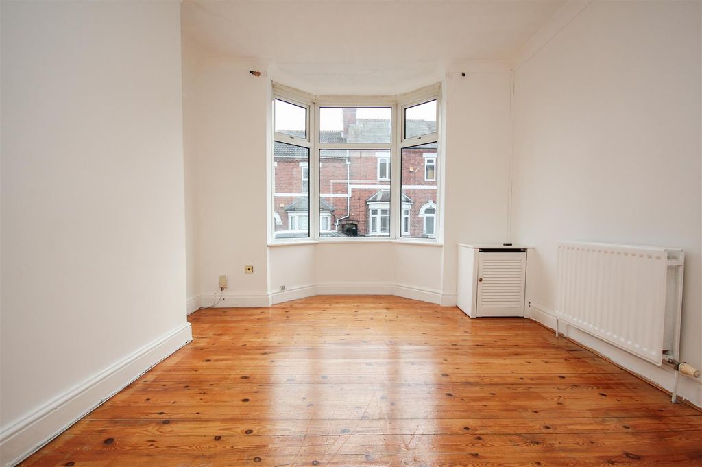 Property photo 2 of 13 Living.Jpg