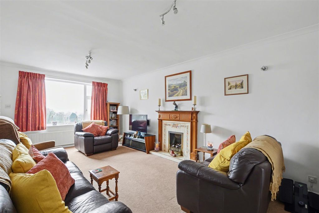 Property photo 2 of 36 Lounge/Sitting Room