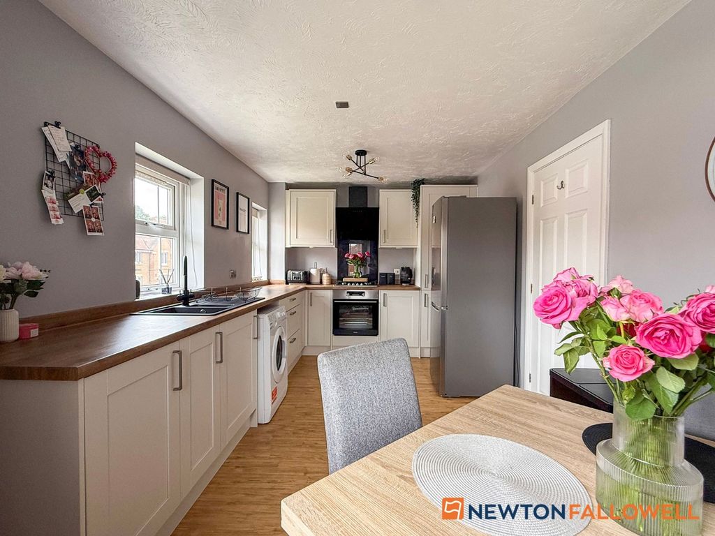 Property photo 2 of 15 Dining Kitchen