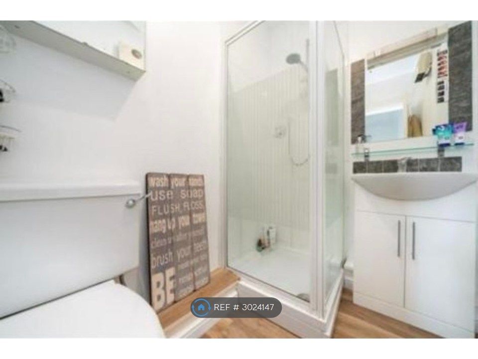 Property photo 3 of 7 En-Suite