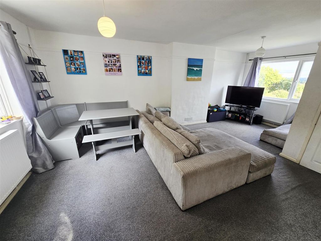 Property photo 2 of 29