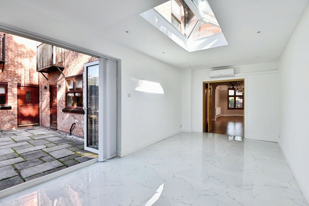 Property photo 3 of 39 Photo