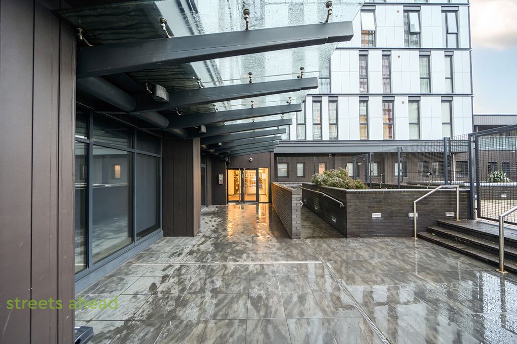 Property photo 1 of 16 4Aa73cc1-5412-45E...