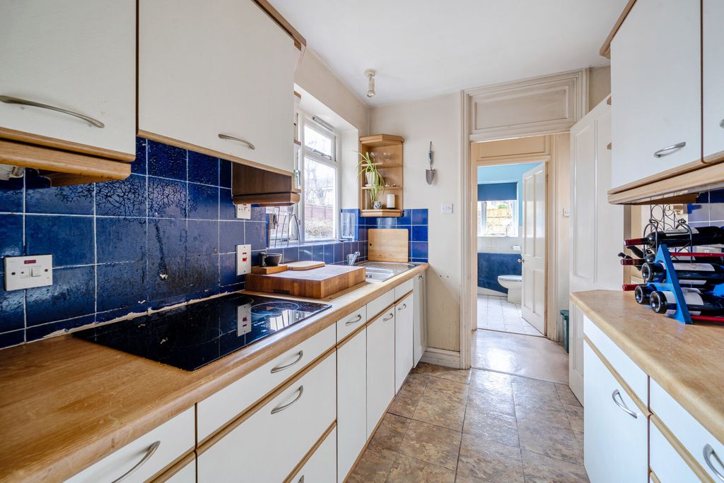 Property photo 3 of 14 1404280-16-69789A...