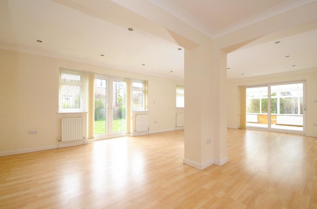 Property photo 2 of 6 Reception